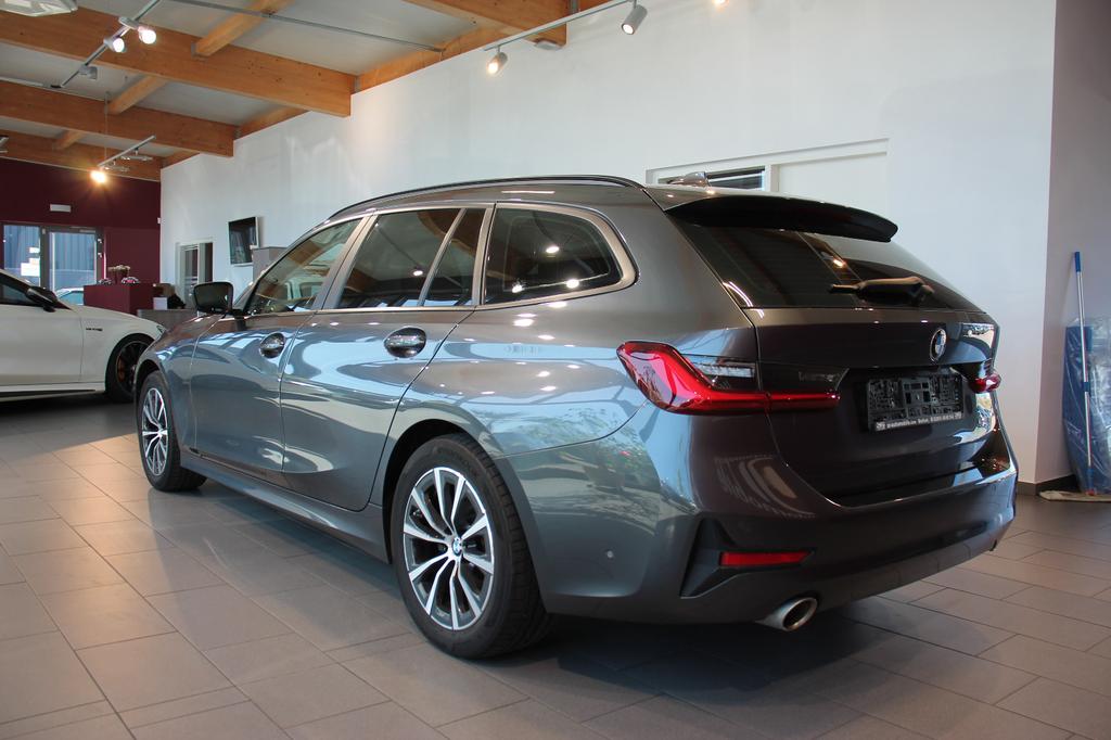 BMW 318 2022
