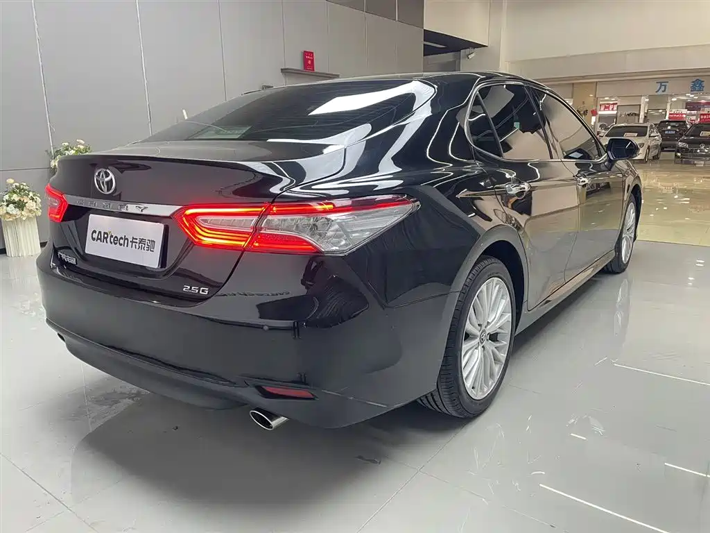 Toyota Camry 2021