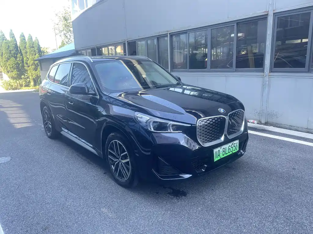 BMW iX1 2024