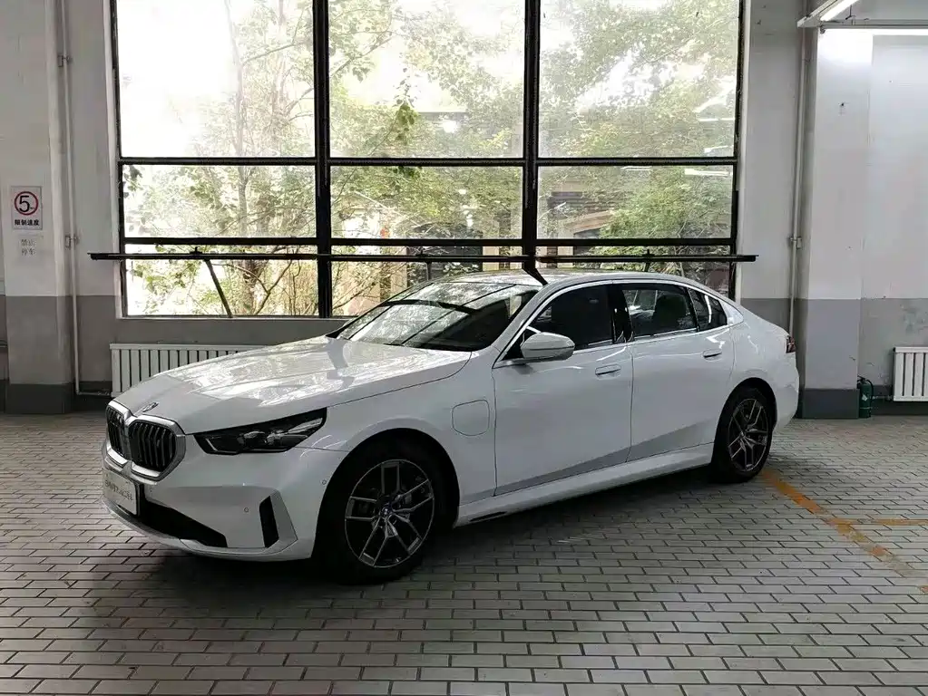 BMW i5 2024