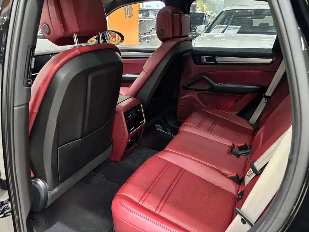 Porsche Cayenne 2023