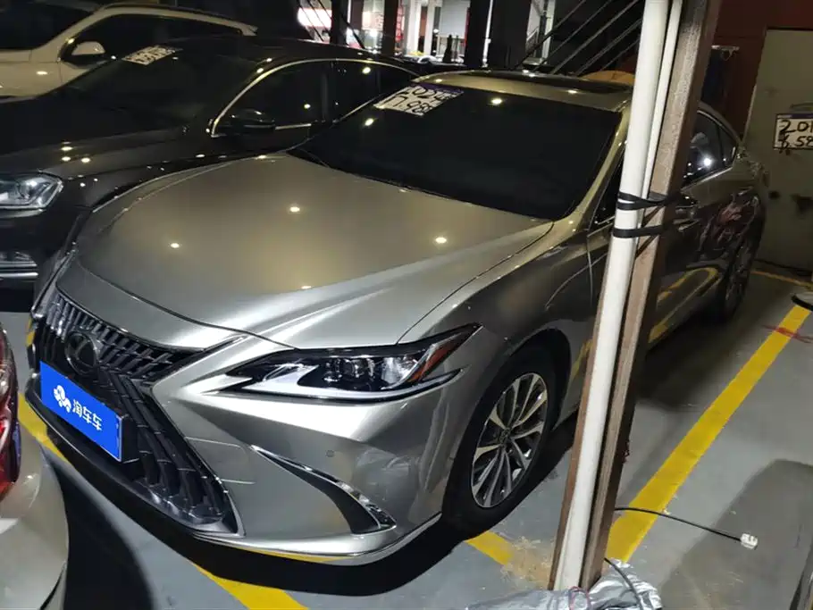 Lexus ES 2024