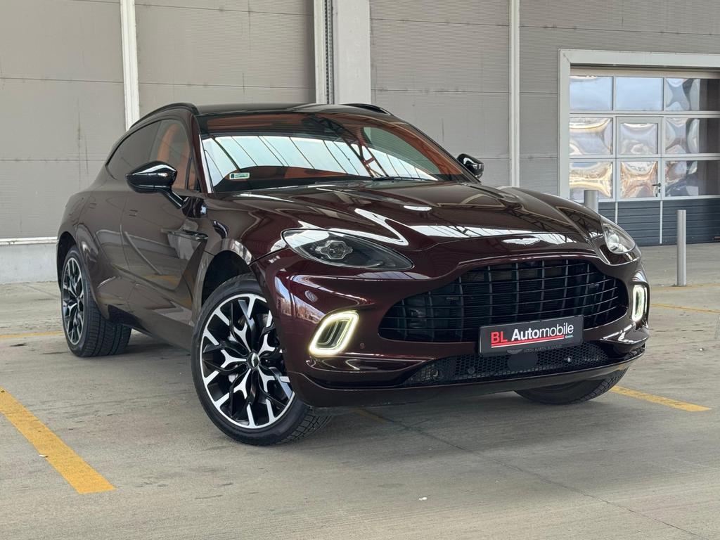 Aston Martin DBX 2021