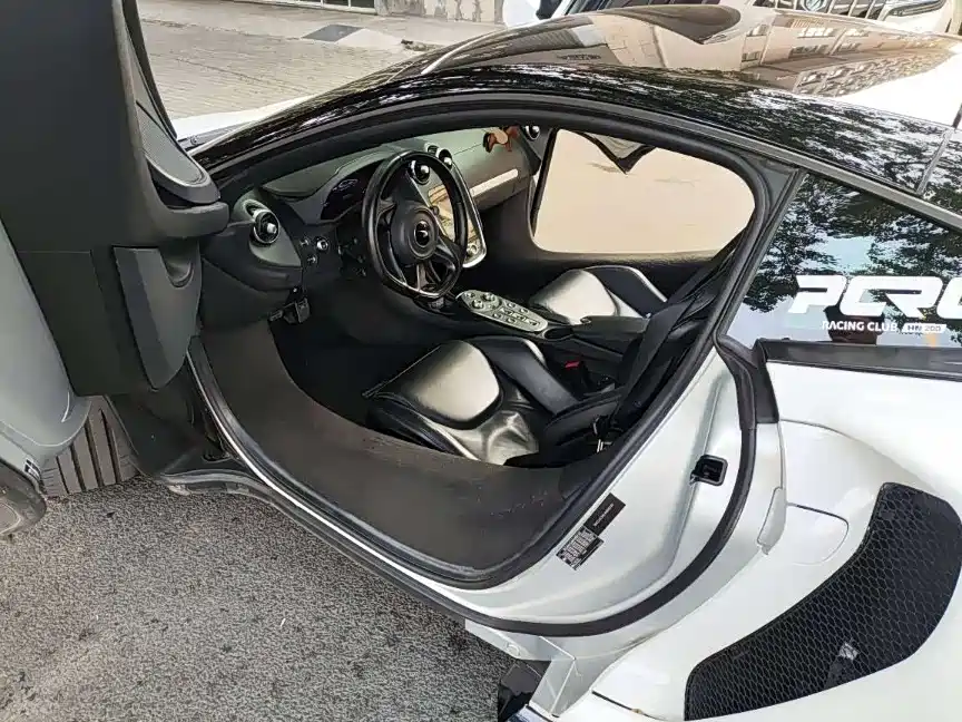 McLaren GT 2021