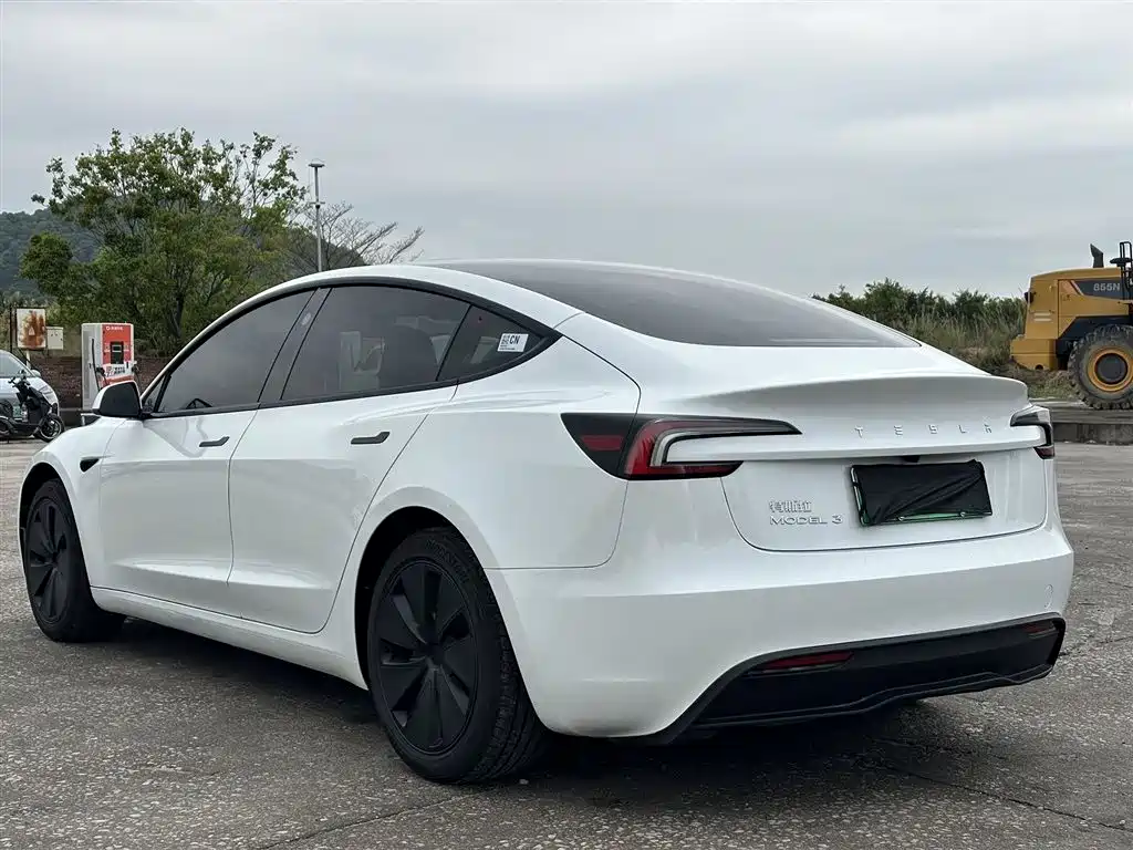 Tesla Model 3 2025
