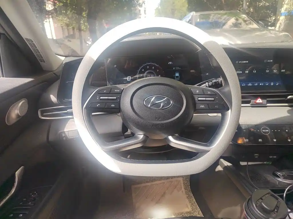 Hyundai Elantra 2023