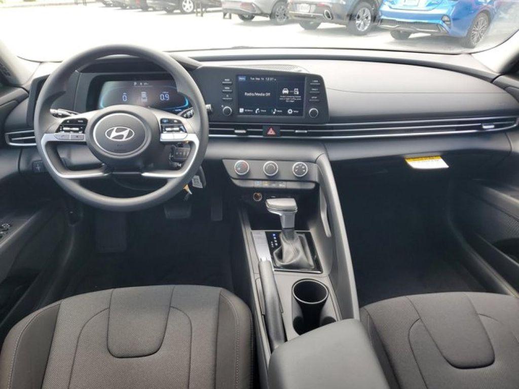 Hyundai Elantra 2025