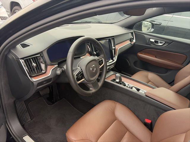 Volvo V60 Cross Country 2025