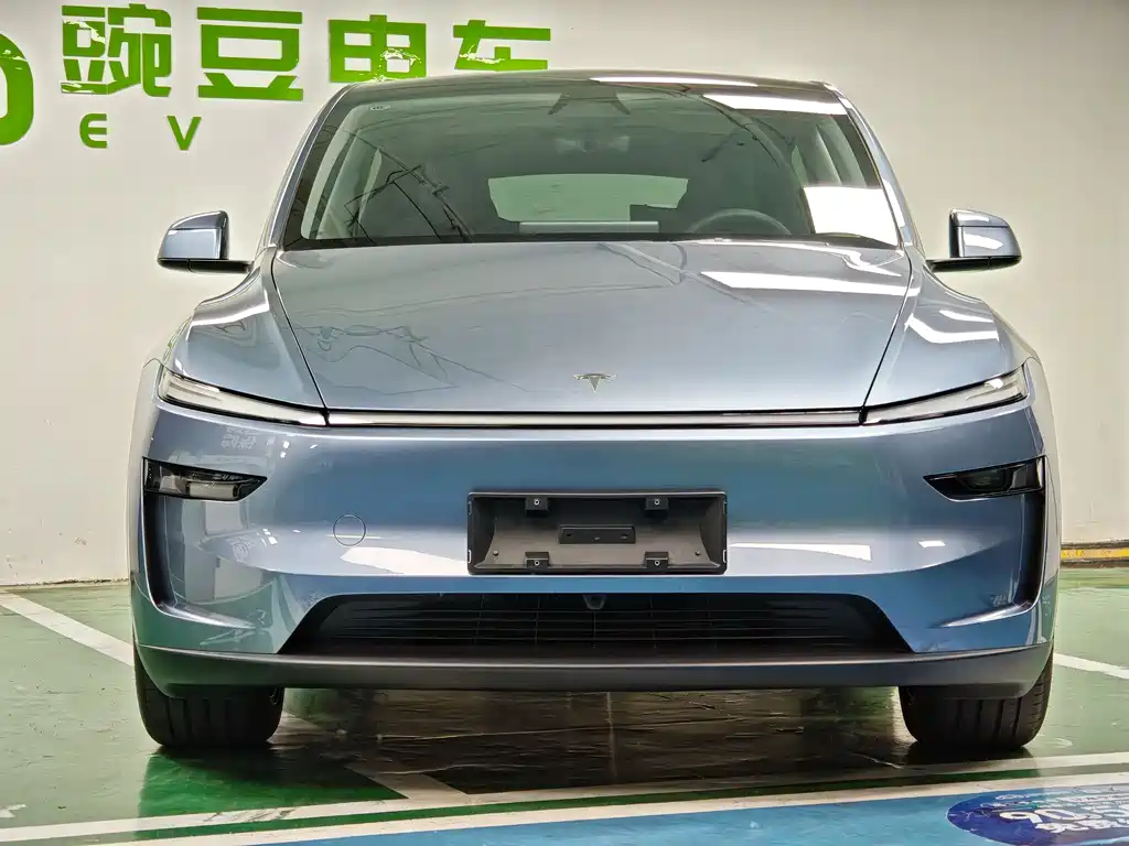 Tesla Model Y 2025