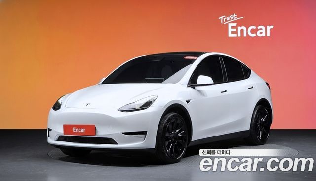Tesla Model Y 2024