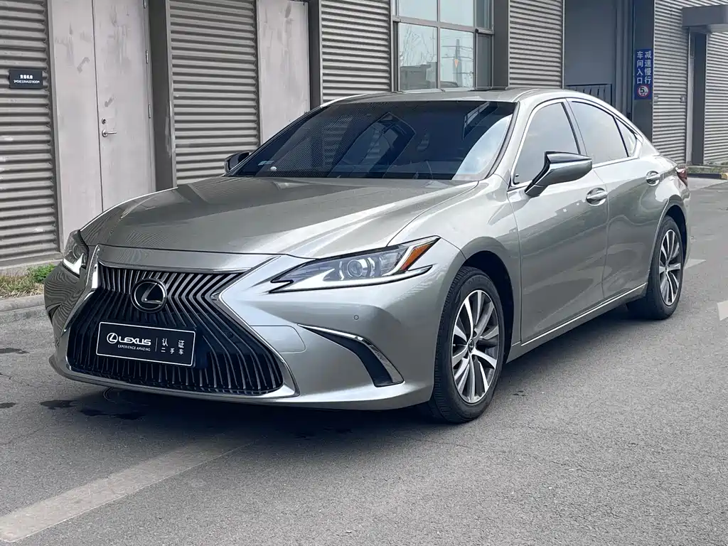 Lexus ES 2021