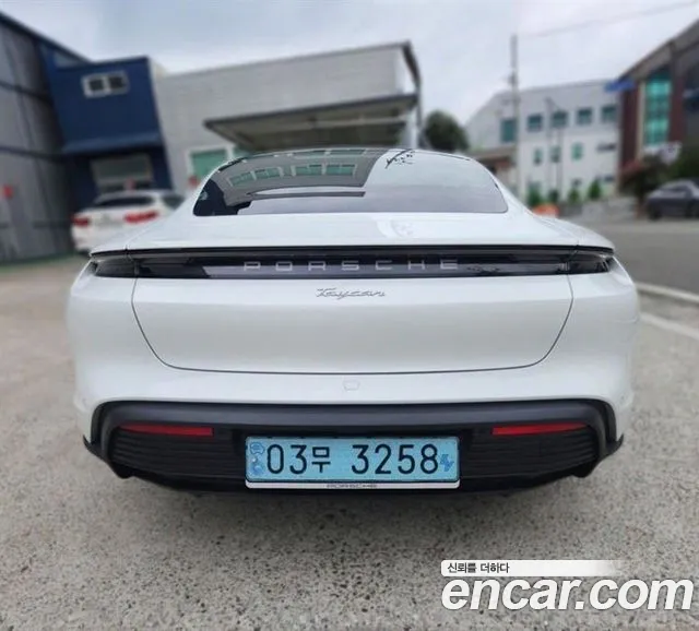 Porsche Taycan 2021