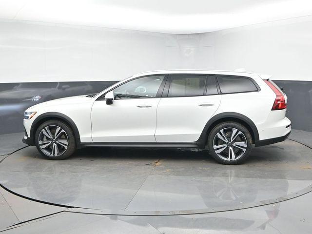 Volvo V60 Cross Country 2025