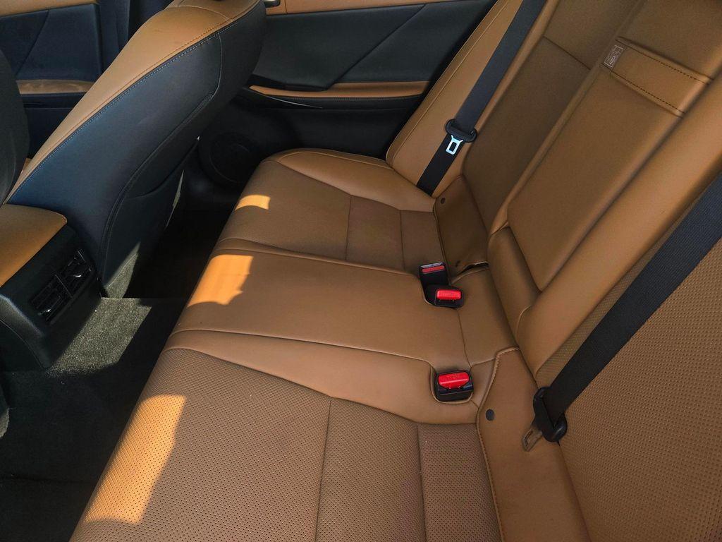 Lexus IS 300 2025