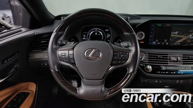 Lexus LS 2022