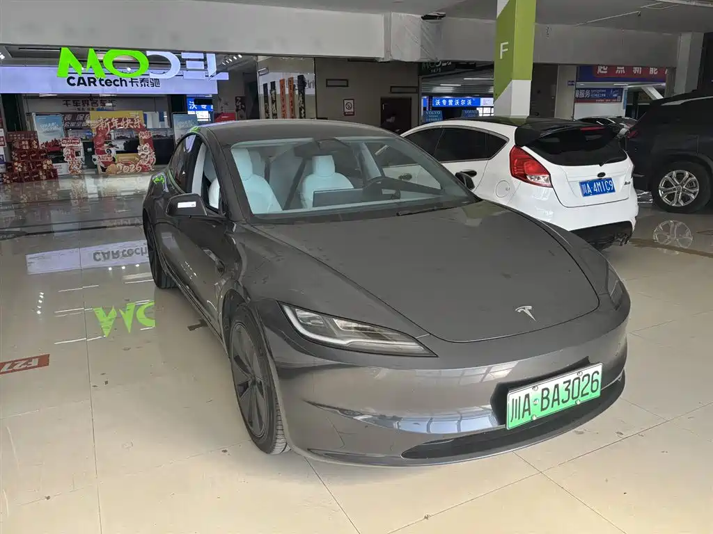 Tesla Model 3 2024