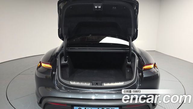 Porsche Taycan 2021