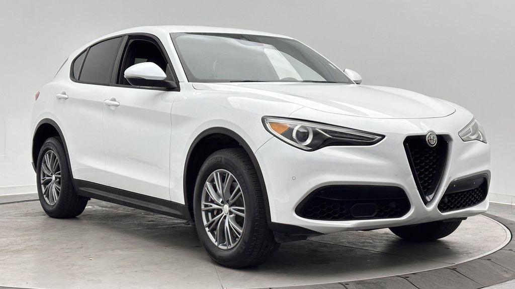 Alfa Romeo Stelvio 2023