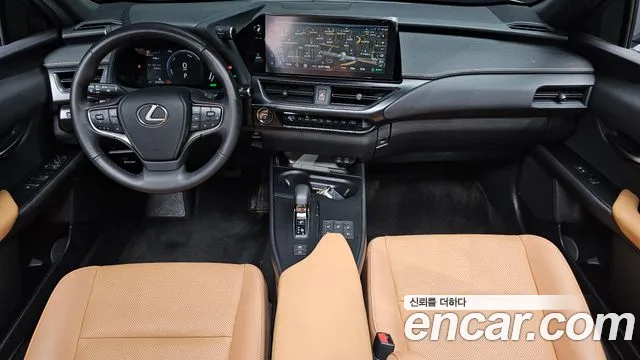 Lexus UX 2025