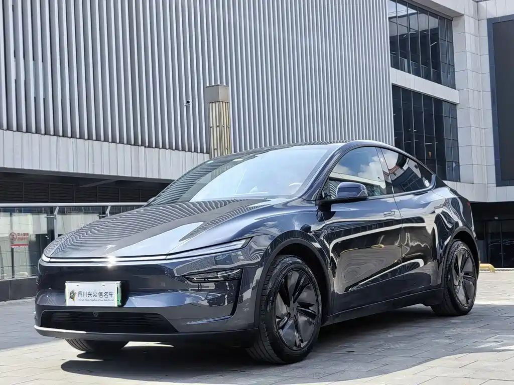 Tesla Model Y 2025
