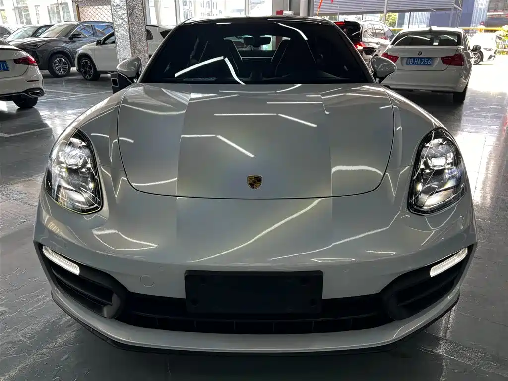 Porsche Panamera 2021