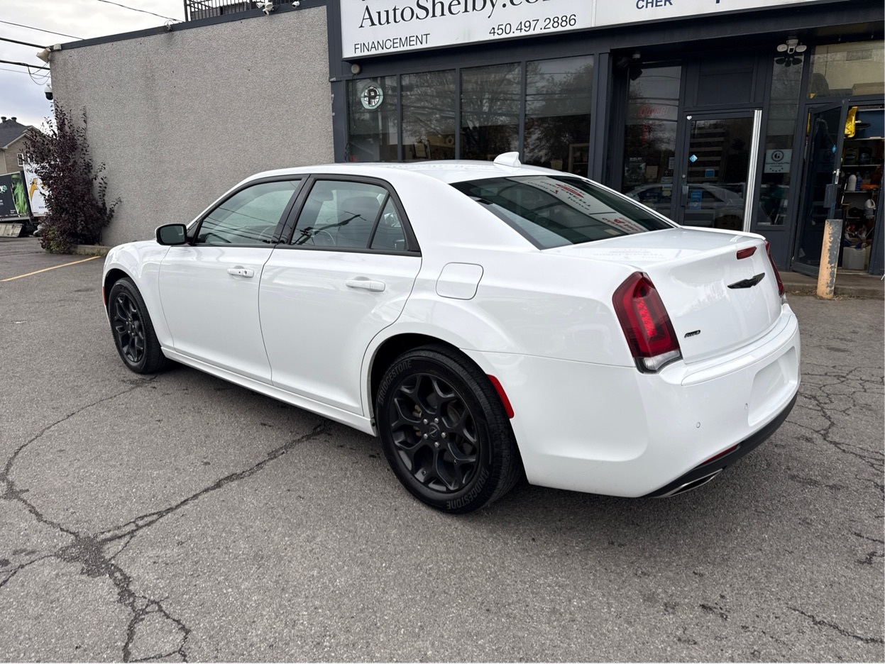 Chrysler 300 2023