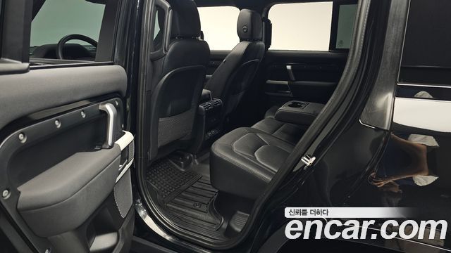 Land Rover Defender 2023