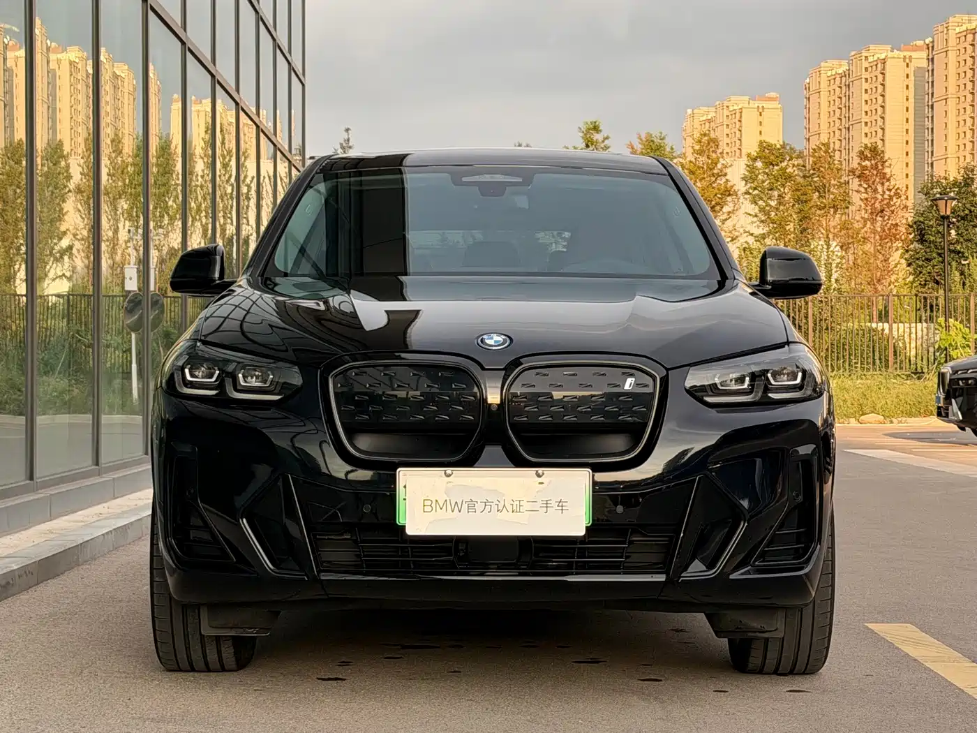 BMW iX3 2025