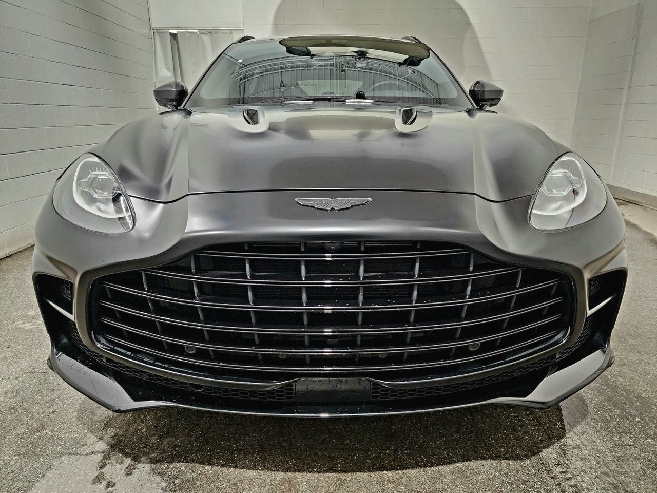 Aston Martin DBX 2023