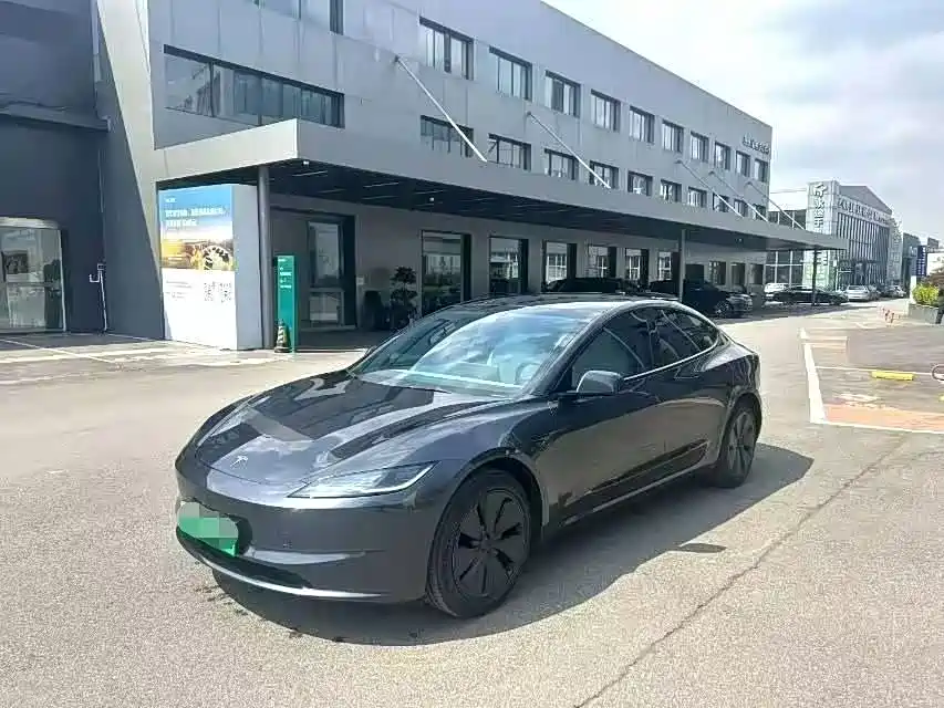 Tesla Model 3 2024