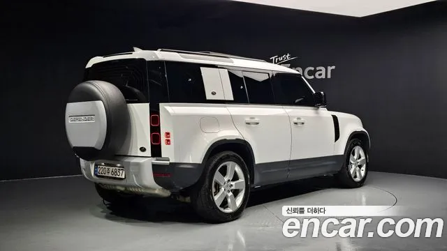 Land Rover Defender 2023