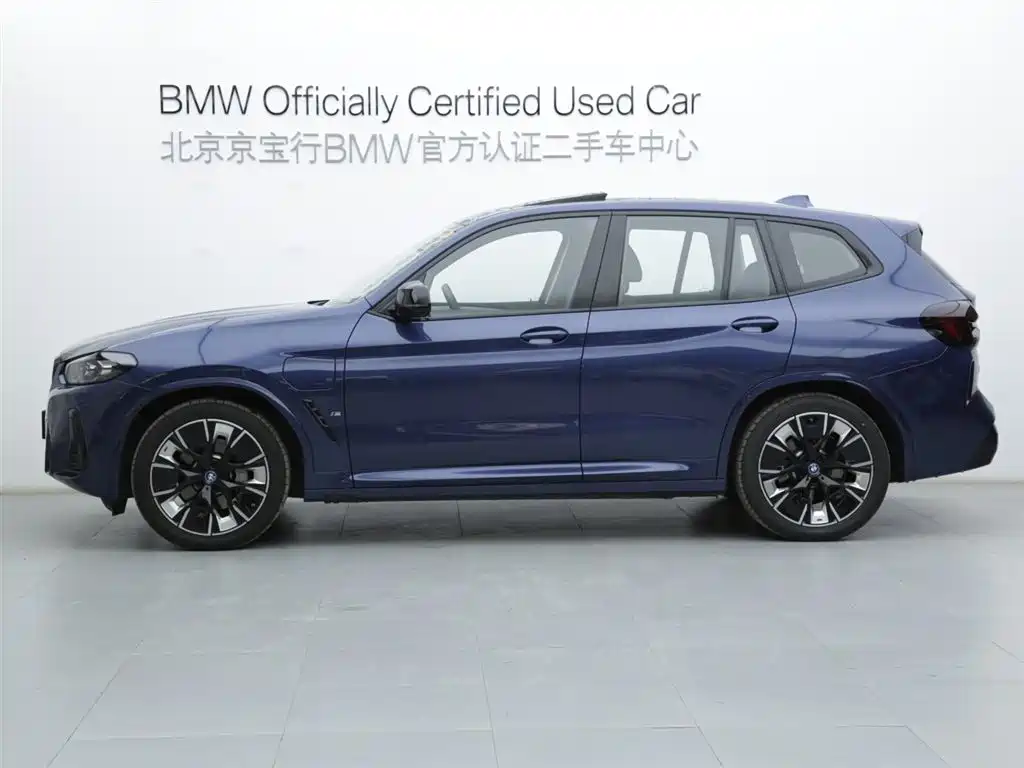 BMW iX3 2024