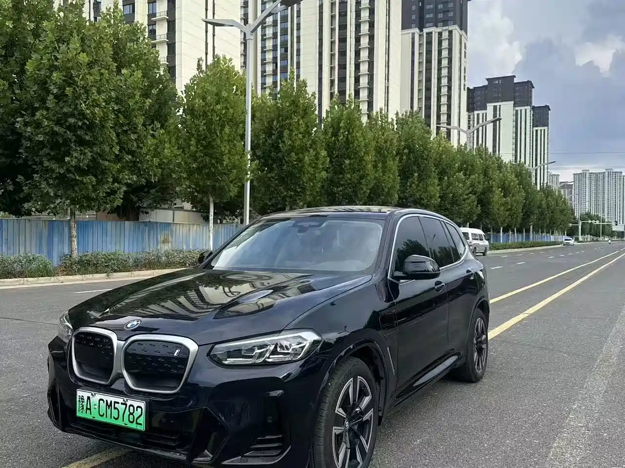 BMW iX3 2025
