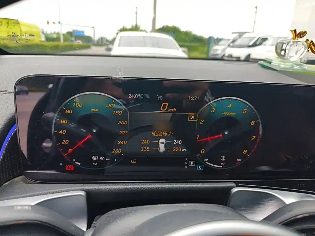 Mercedes-Benz GLB 2021