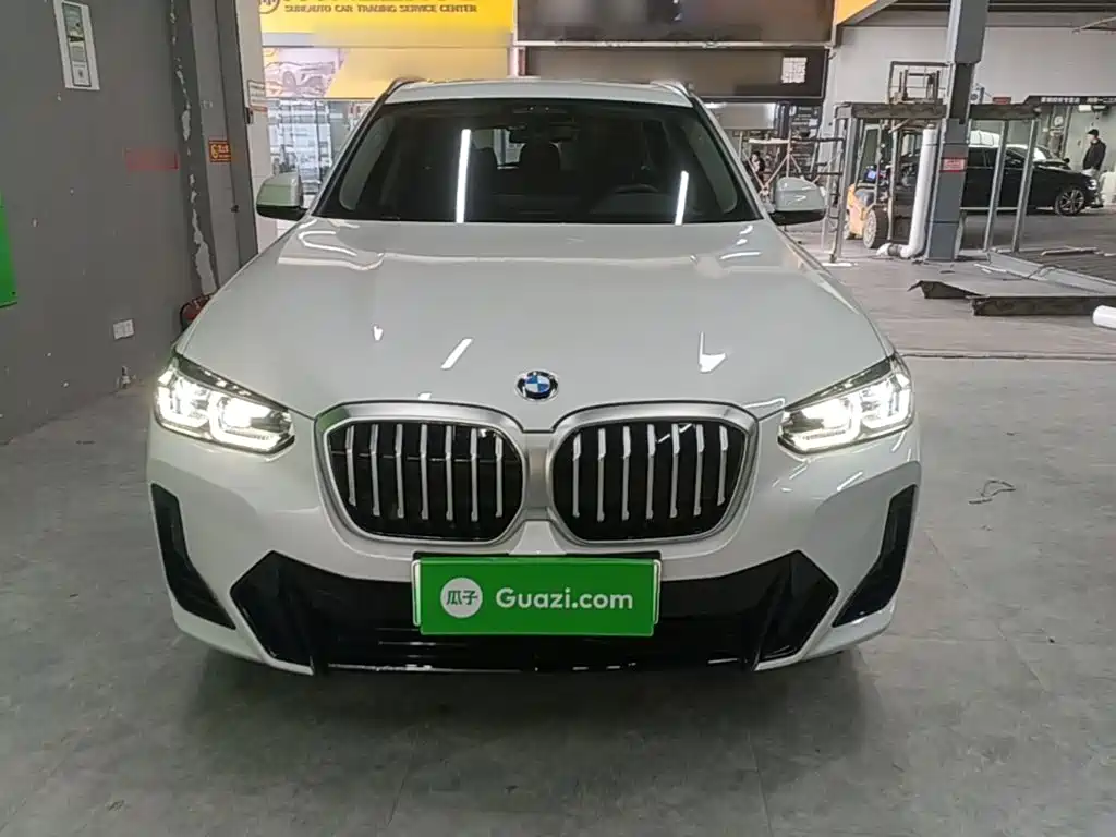 BMW iX3 2025