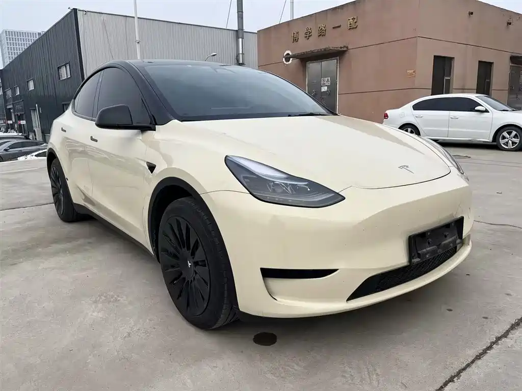 Tesla Model Y 2023