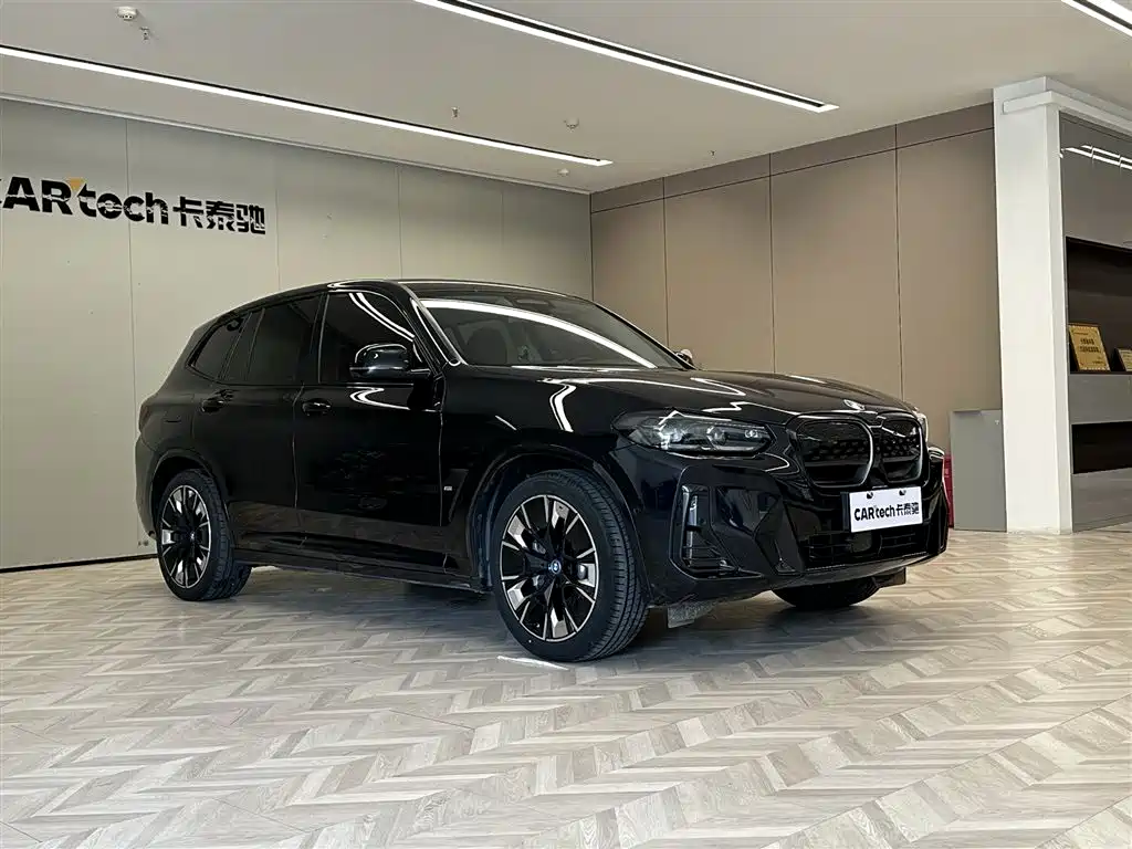 BMW iX3 2024