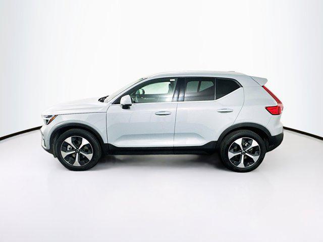 Volvo XC40 2025