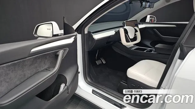 Tesla Model Y 2024