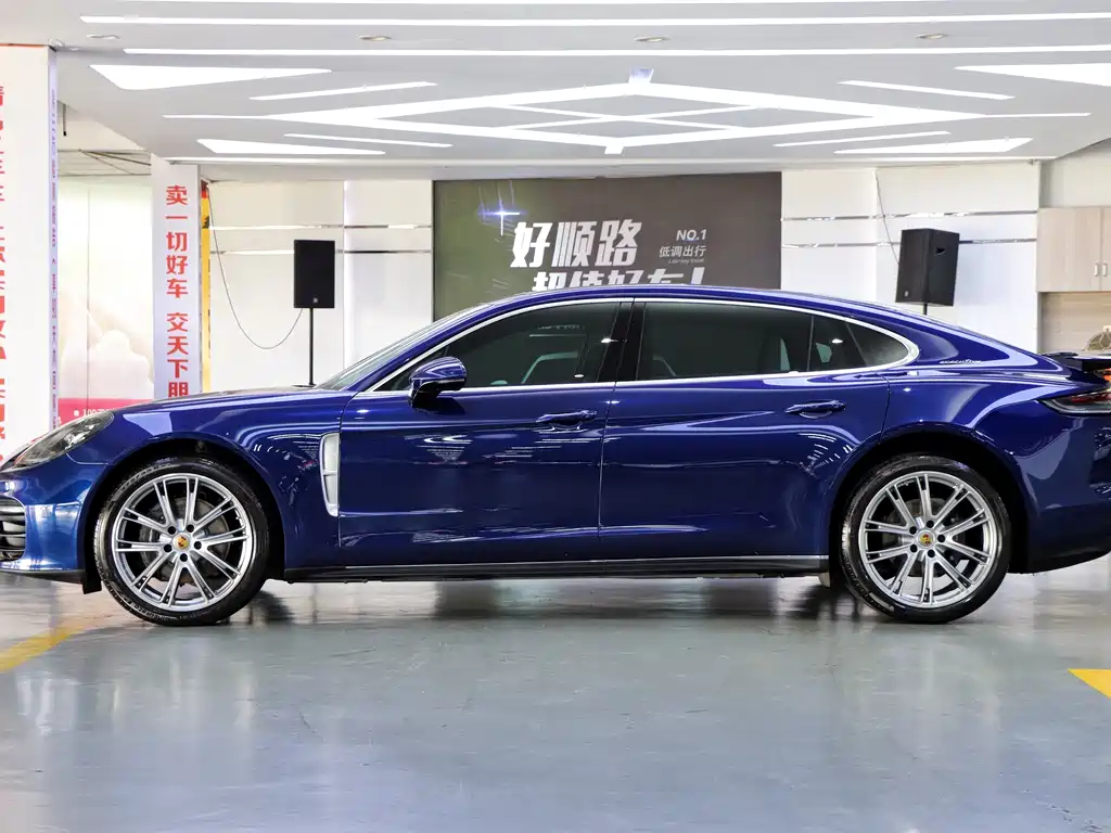 Porsche Panamera 2021