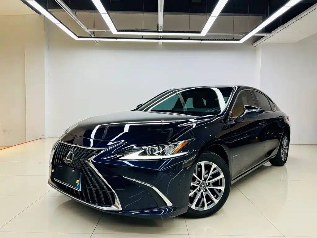 Lexus ES 2023