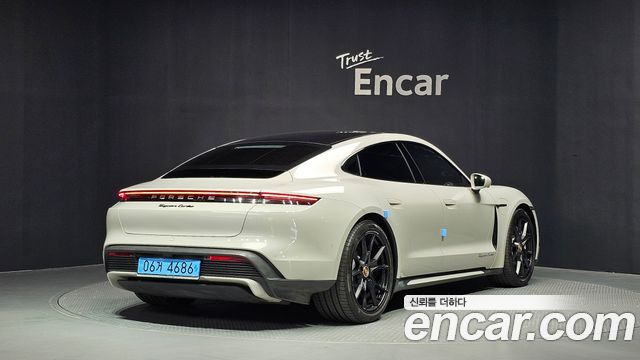 Porsche Taycan 2021