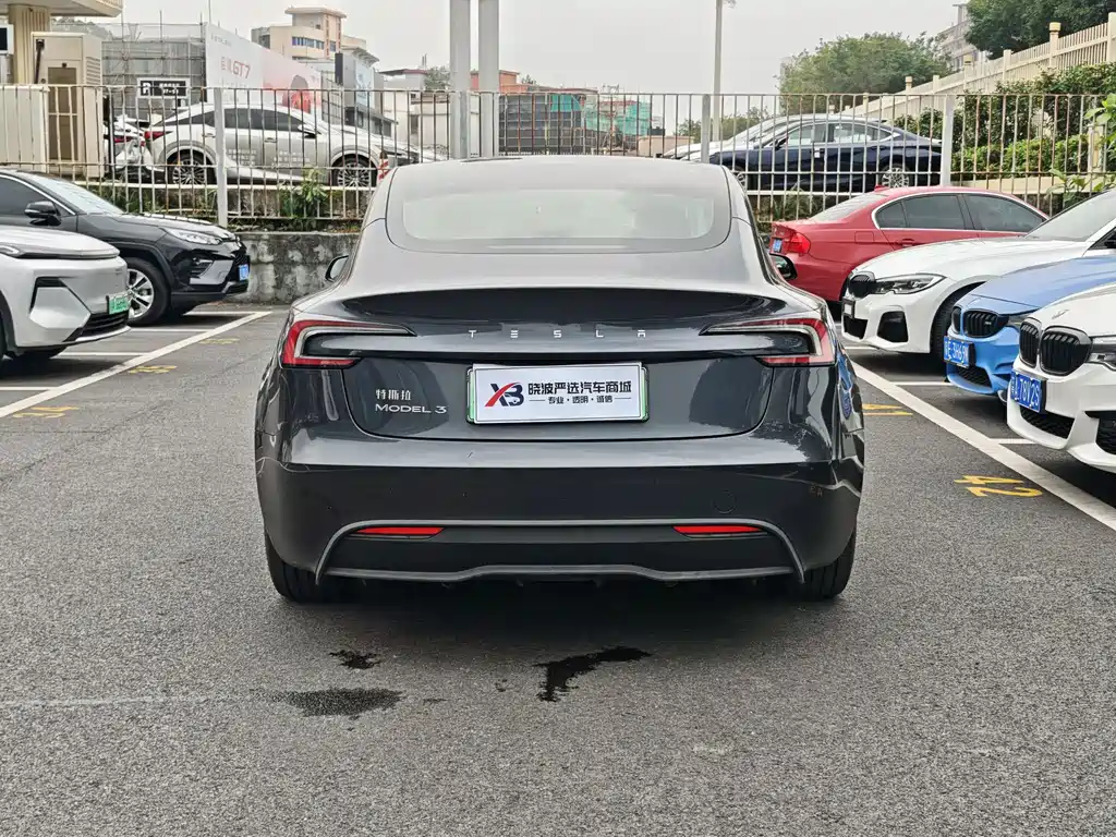 Tesla Model 3 2024
