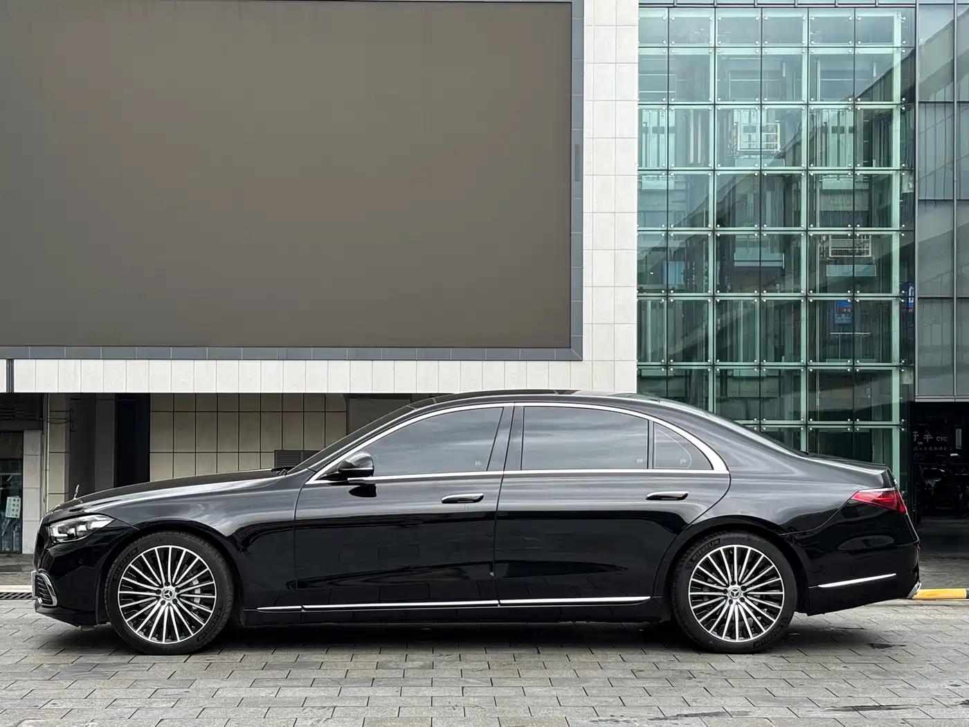 Mercedes-Benz S-Класс 2024