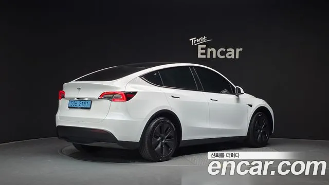 Tesla Model Y 2024