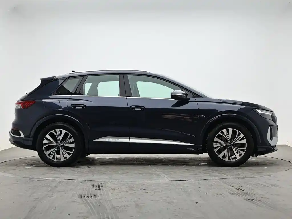 Audi Q4 e-tron 2024