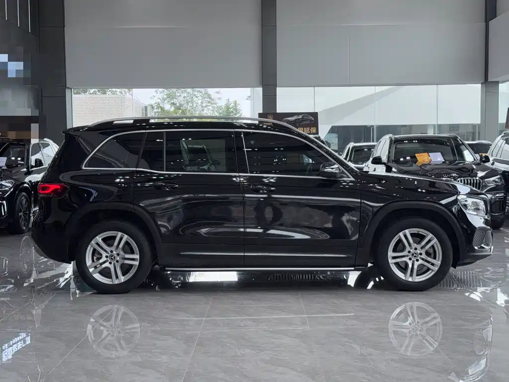 Mercedes-Benz GLB 2023