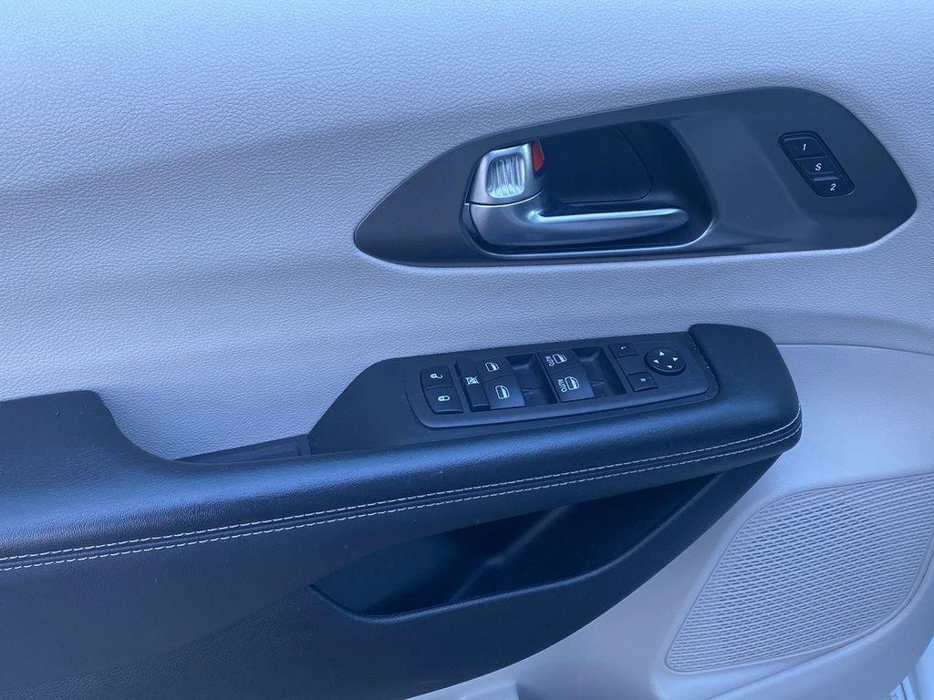 Chrysler Pacifica 2023
