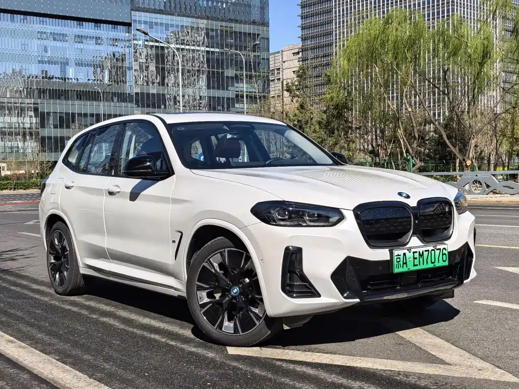 BMW iX3 2024