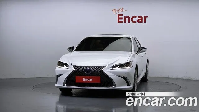 Lexus ES 2020